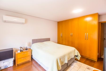 Casa de condomínio à venda com 560m², 5 quartos e 4 vagas Casa de condomínio à venda com 560m², 5 quartos e 4 vagasSuíte 3