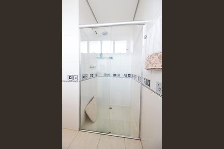 Casa de condomínio à venda com 560m², 5 quartos e 4 vagas Casa de condomínio à venda com 560m², 5 quartos e 4 vagasBanheiro da Suíte