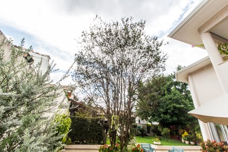 Casa de condomínio à venda com 560m², 5 quartos e 4 vagas Casa de condomínio à venda com 560m², 5 quartos e 4 vagasQuintal