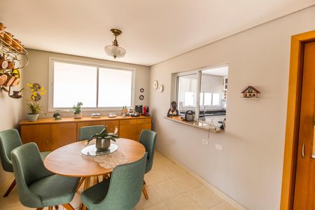 Casa de condomínio à venda com 560m², 5 quartos e 4 vagas Casa de condomínio à venda com 560m², 5 quartos e 4 vagasSala