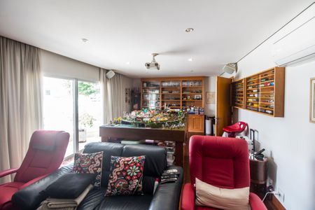Casa de condomínio à venda com 560m², 5 quartos e 4 vagas Casa de condomínio à venda com 560m², 5 quartos e 4 vagasSala