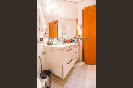 Casa de condomínio à venda com 560m², 5 quartos e 4 vagas Casa de condomínio à venda com 560m², 5 quartos e 4 vagasBanheiro da Suíte