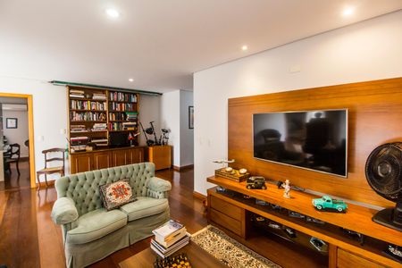 Casa de condomínio à venda com 560m², 5 quartos e 4 vagas Casa de condomínio à venda com 560m², 5 quartos e 4 vagasSala