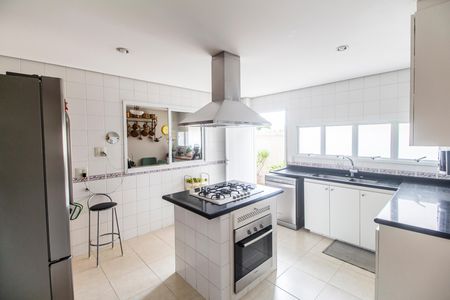 Casa de condomínio à venda com 560m², 5 quartos e 4 vagas Casa de condomínio à venda com 560m², 5 quartos e 4 vagasCozinha