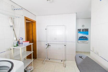 Casa de condomínio à venda com 560m², 5 quartos e 4 vagas Casa de condomínio à venda com 560m², 5 quartos e 4 vagasÁrea de Serviço
