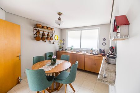 Casa de condomínio à venda com 560m², 5 quartos e 4 vagas Casa de condomínio à venda com 560m², 5 quartos e 4 vagasCopa