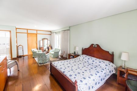 Casa de condomínio à venda com 560m², 5 quartos e 4 vagas Casa de condomínio à venda com 560m², 5 quartos e 4 vagasSuíte master