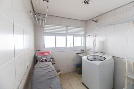 Casa de condomínio à venda com 560m², 5 quartos e 4 vagas Casa de condomínio à venda com 560m², 5 quartos e 4 vagasÁrea de Serviço