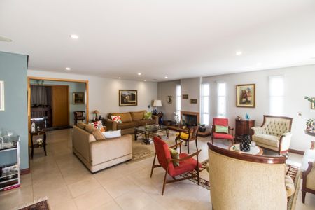 Sala  de casa de condomínio à venda com 3 quartos, 560m² em Condomínio Melville (tamboré), Santana de Parnaíba