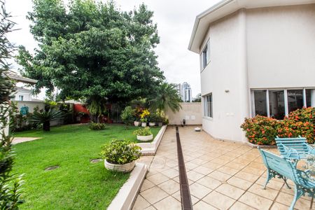 Casa de condomínio à venda com 560m², 5 quartos e 4 vagas Casa de condomínio à venda com 560m², 5 quartos e 4 vagasQuintal