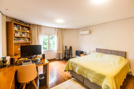 Casa de condomínio à venda com 560m², 5 quartos e 4 vagas Casa de condomínio à venda com 560m², 5 quartos e 4 vagasSuíte 3