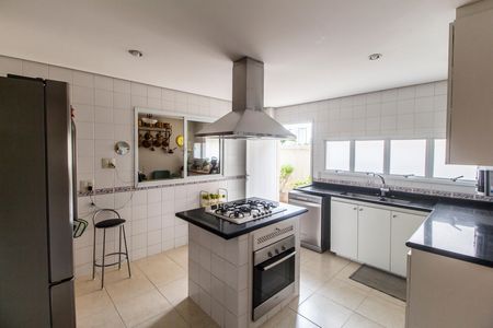 Casa de condomínio à venda com 560m², 5 quartos e 4 vagas Casa de condomínio à venda com 560m², 5 quartos e 4 vagasCozinha
