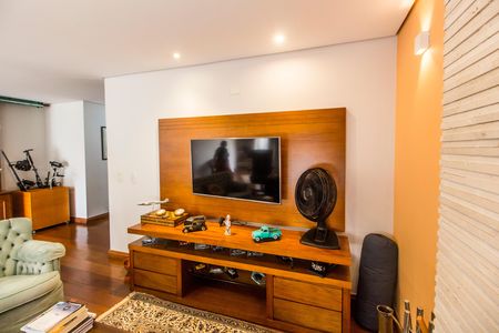 Casa de condomínio à venda com 560m², 5 quartos e 4 vagas Casa de condomínio à venda com 560m², 5 quartos e 4 vagasSala