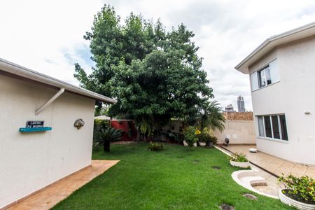 Casa de condomínio à venda com 560m², 5 quartos e 4 vagas Casa de condomínio à venda com 560m², 5 quartos e 4 vagasQuintal