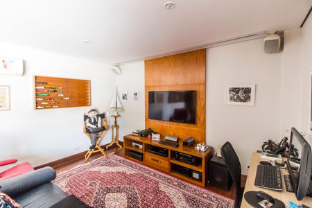 Casa de condomínio à venda com 560m², 5 quartos e 4 vagas Casa de condomínio à venda com 560m², 5 quartos e 4 vagasSala