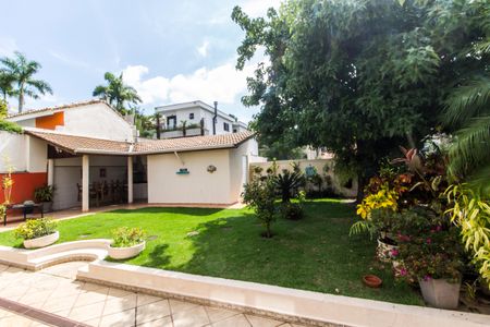 Casa de condomínio à venda com 560m², 5 quartos e 4 vagas Casa de condomínio à venda com 560m², 5 quartos e 4 vagasVista da Sala