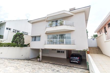 Casa de condomínio à venda com 560m², 5 quartos e 4 vagas Casa de condomínio à venda com 560m², 5 quartos e 4 vagasVista da Rua