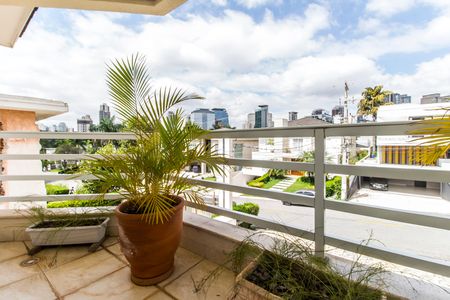 Casa de condomínio à venda com 560m², 5 quartos e 4 vagas Casa de condomínio à venda com 560m², 5 quartos e 4 vagasVaranda
