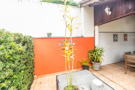 Casa de condomínio à venda com 560m², 5 quartos e 4 vagas Casa de condomínio à venda com 560m², 5 quartos e 4 vagasQuintal