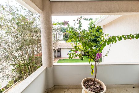 Casa de condomínio à venda com 560m², 5 quartos e 4 vagas Casa de condomínio à venda com 560m², 5 quartos e 4 vagasVaranda