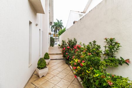 Casa de condomínio à venda com 560m², 5 quartos e 4 vagas Casa de condomínio à venda com 560m², 5 quartos e 4 vagasQuintal