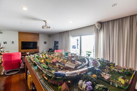 Casa de condomínio à venda com 560m², 5 quartos e 4 vagas Casa de condomínio à venda com 560m², 5 quartos e 4 vagasSala