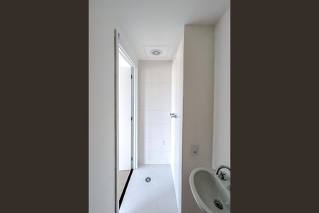 Banheiro de kitnet/studio para alugar com 1 quarto, 27m² em Vila Aricanduva, São Paulo