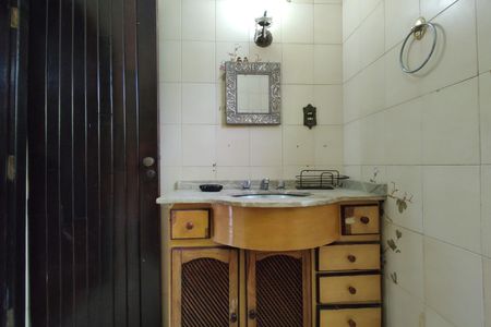 Casa de condomínio para alugar com 367m², 5 quartos e 4 vagasBanheiro Social 2