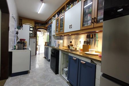 Casa de condomínio para alugar com 367m², 5 quartos e 4 vagasCozinha - Armários