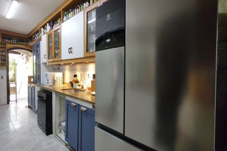 Casa de condomínio para alugar com 367m², 5 quartos e 4 vagasCozinha - Armários