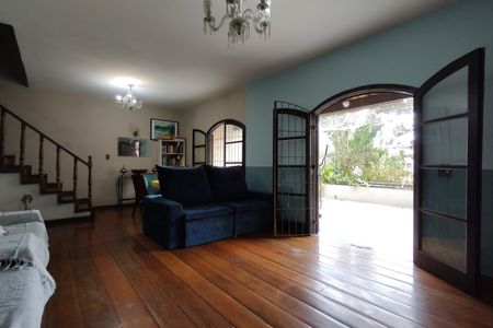 Casa de condomínio para alugar com 367m², 5 quartos e 4 vagasSala