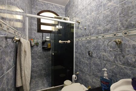 Casa de condomínio para alugar com 367m², 5 quartos e 4 vagasBanheiro social 1