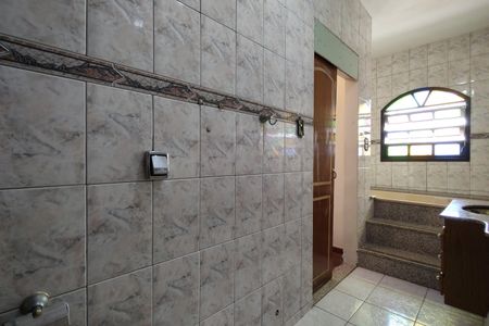 Casa de condomínio para alugar com 367m², 5 quartos e 4 vagasBanheiro da Suíte