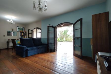 Casa de condomínio para alugar com 367m², 5 quartos e 4 vagasSala