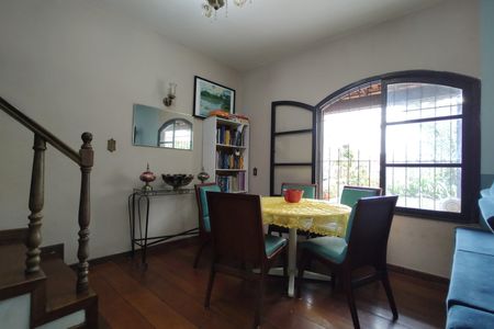 Casa de condomínio para alugar com 367m², 5 quartos e 4 vagasSala