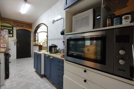 Casa de condomínio para alugar com 367m², 5 quartos e 4 vagasCozinha - Armários