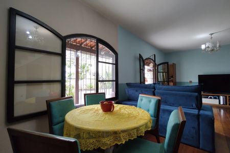 Sala de casa de condomínio para alugar com 5 quartos, 860m² em Taquara, Rio de Janeiro