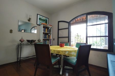 Casa de condomínio para alugar com 367m², 5 quartos e 4 vagasSala