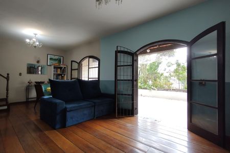 Casa de condomínio para alugar com 367m², 5 quartos e 4 vagasSala
