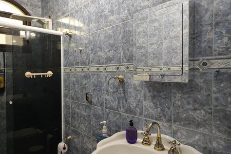 Casa de condomínio para alugar com 367m², 5 quartos e 4 vagasBanheiro social 1