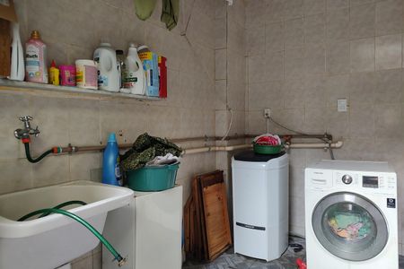 Casa de condomínio para alugar com 367m², 5 quartos e 4 vagasLavanderia