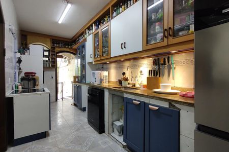 Casa de condomínio para alugar com 367m², 5 quartos e 4 vagasCozinha - Armários