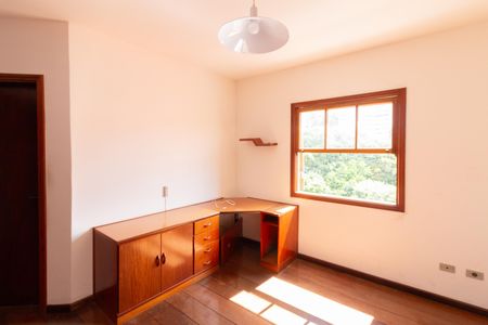 Casa à venda com 480m², 4 quartos e 3 vagasQuarto 2 - Suíte