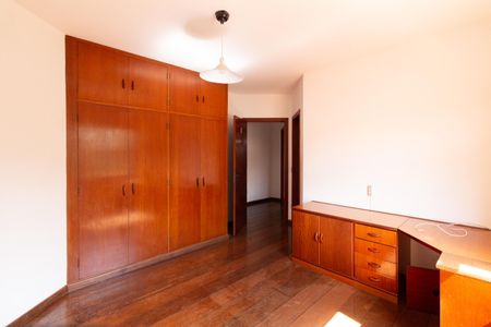 Casa à venda com 480m², 4 quartos e 3 vagasQuarto 2 - Suíte