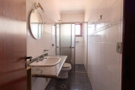 Casa à venda com 480m², 4 quartos e 3 vagasBanheiro 1