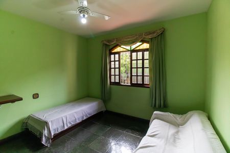 Casa à venda com 360m², 4 quartos e 4 vagas Casa à venda com 360m², 4 quartos e 4 vagasQuarto 2