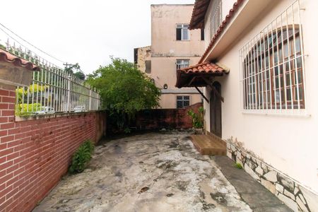 Casa à venda com 360m², 4 quartos e 4 vagas Casa à venda com 360m², 4 quartos e 4 vagasÁrea externa