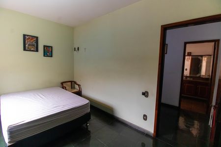 Casa à venda com 360m², 4 quartos e 4 vagas Casa à venda com 360m², 4 quartos e 4 vagasQuarto 1