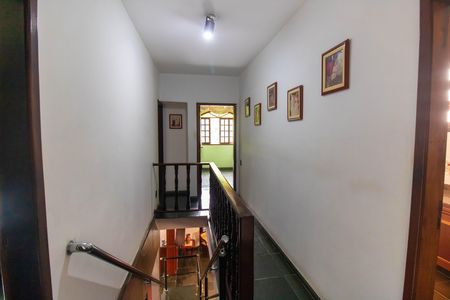 Casa à venda com 360m², 4 quartos e 4 vagas Casa à venda com 360m², 4 quartos e 4 vagasHall