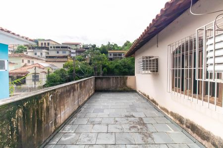 Casa à venda com 360m², 4 quartos e 4 vagas Casa à venda com 360m², 4 quartos e 4 vagasÁrea externa